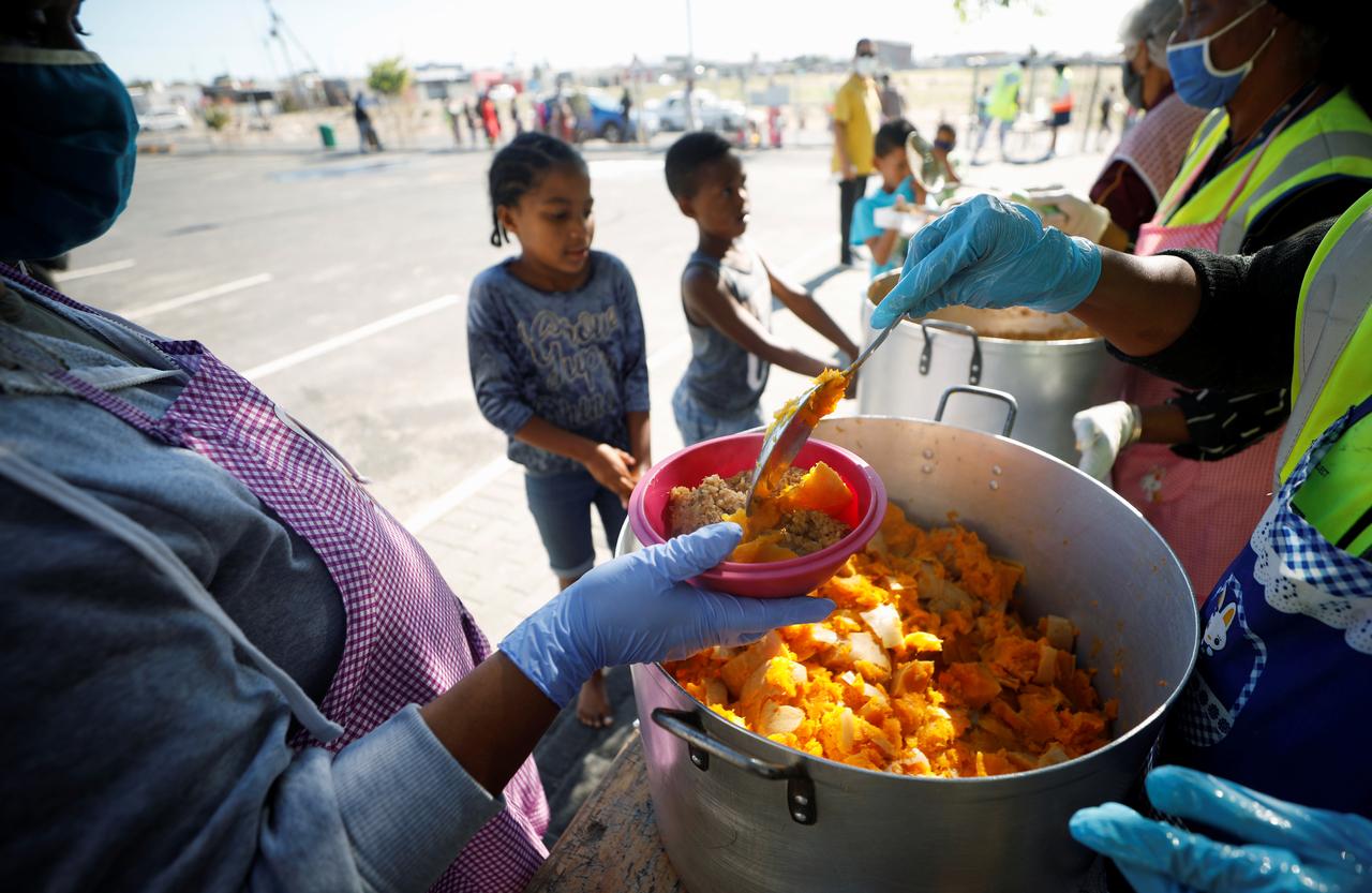 因学校停课暂停免费供餐，南非儿童面临