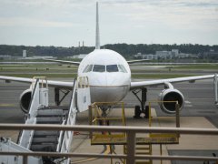 美国联合航空公司恢复150美国航班今年7月，加拿大目的地增加了